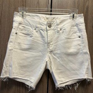 AMERICAN EAGLE, White Midi stretch denim shorts, size 4